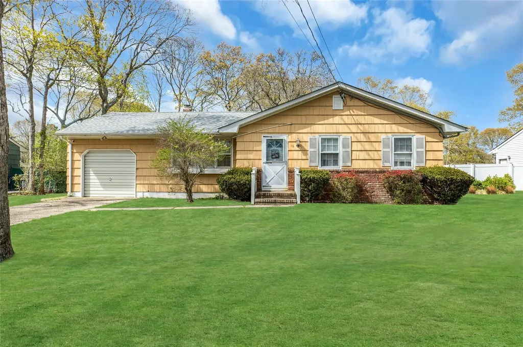 12 Harvard Drive Hampton Bays NY 11946