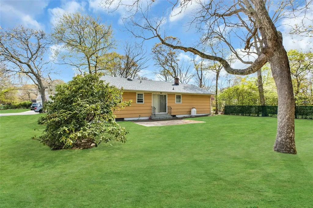 12 Harvard Drive Hampton Bays NY 11946