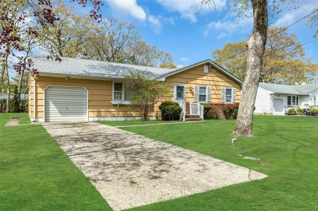 12 Harvard Drive Hampton Bays NY 11946