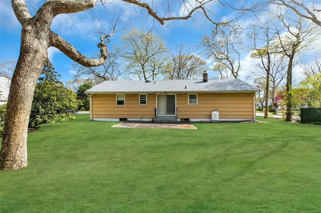 12 Harvard Drive Hampton Bays NY 11946