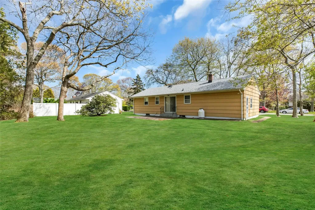 12 Harvard Drive Hampton Bays NY 11946