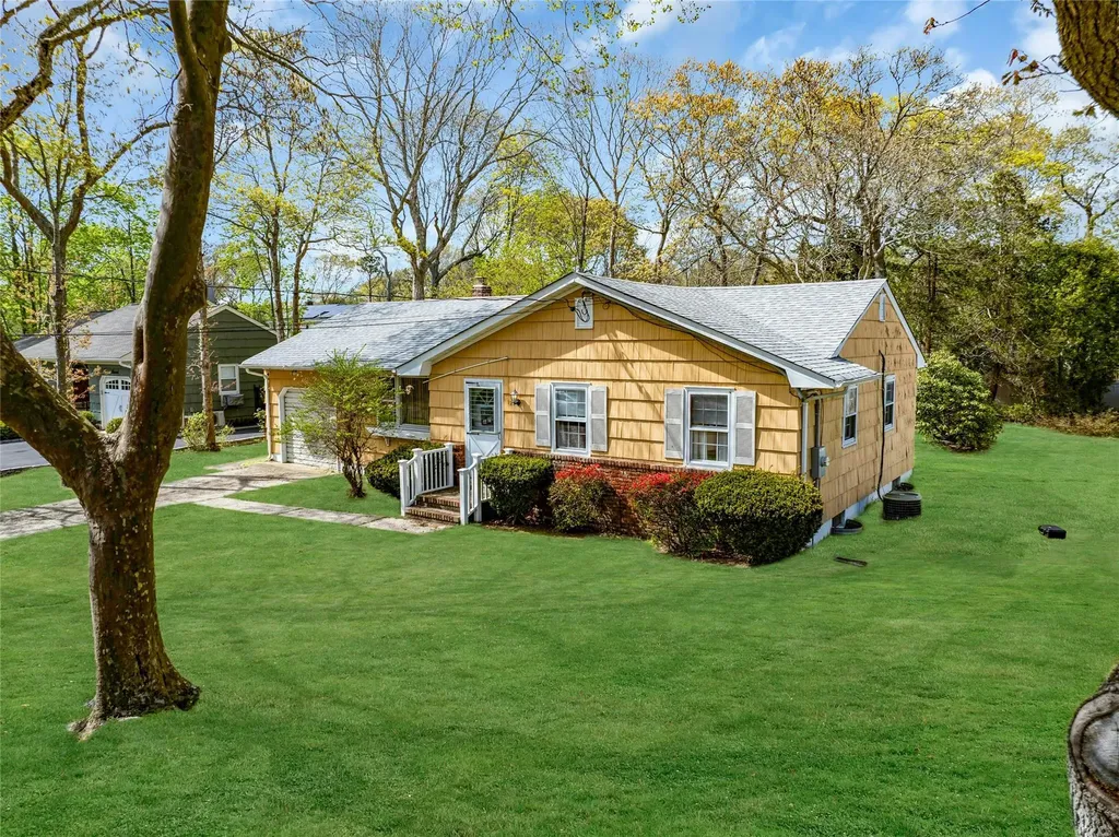 12 Harvard Drive Hampton Bays NY 11946