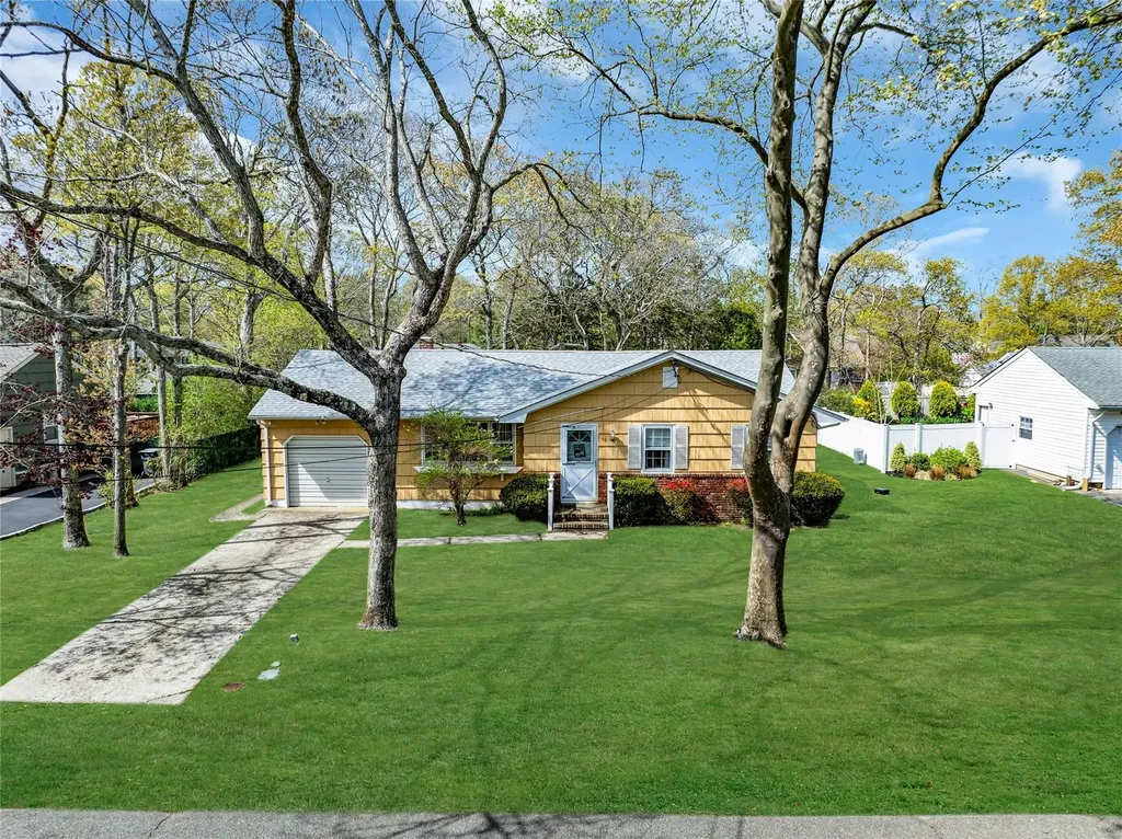 12 Harvard Drive Hampton Bays NY 11946