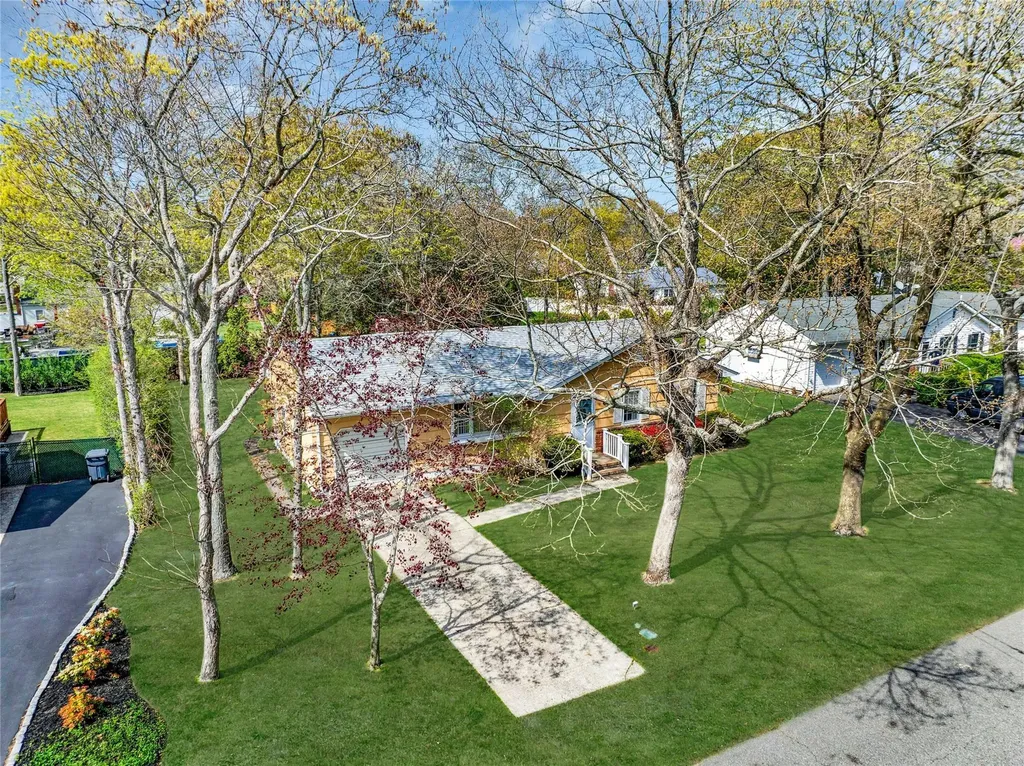 12 Harvard Drive Hampton Bays NY 11946