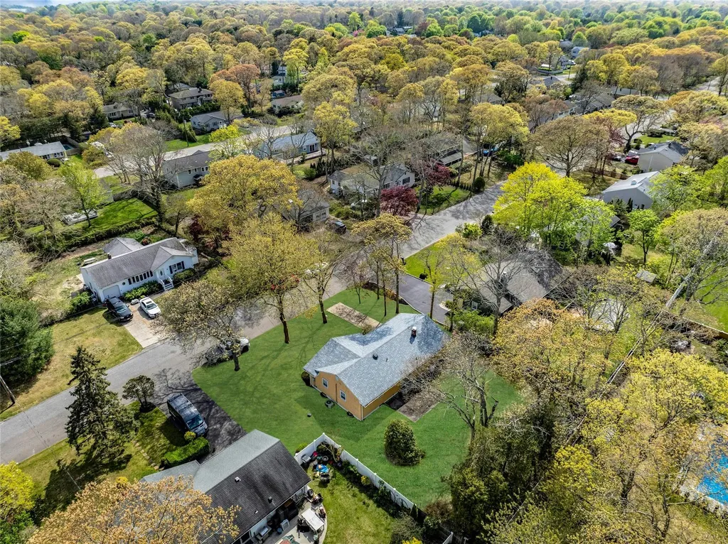 12 Harvard Drive Hampton Bays NY 11946