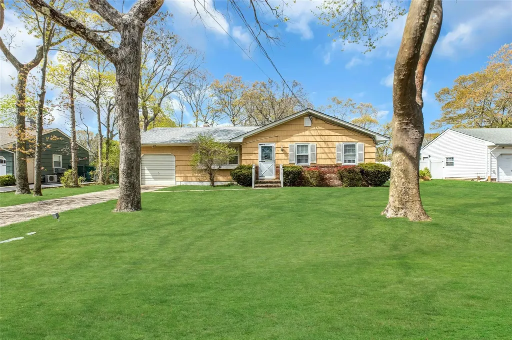 12 Harvard Drive Hampton Bays NY 11946