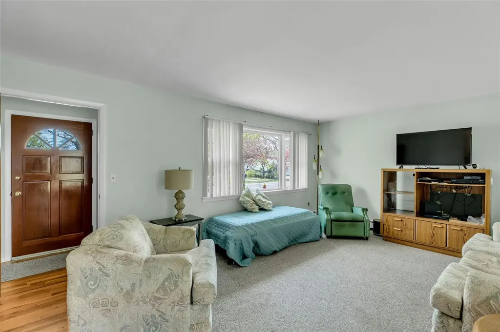 12 Harvard Drive Hampton Bays NY 11946