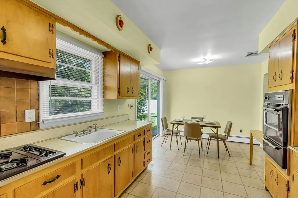 12 Harvard Drive Hampton Bays NY 11946