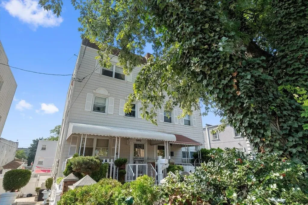 2812 Harding Avenue Bronx NY 10465
