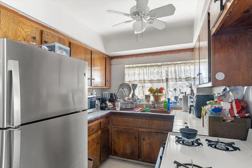 2812 Harding Avenue Bronx NY 10465