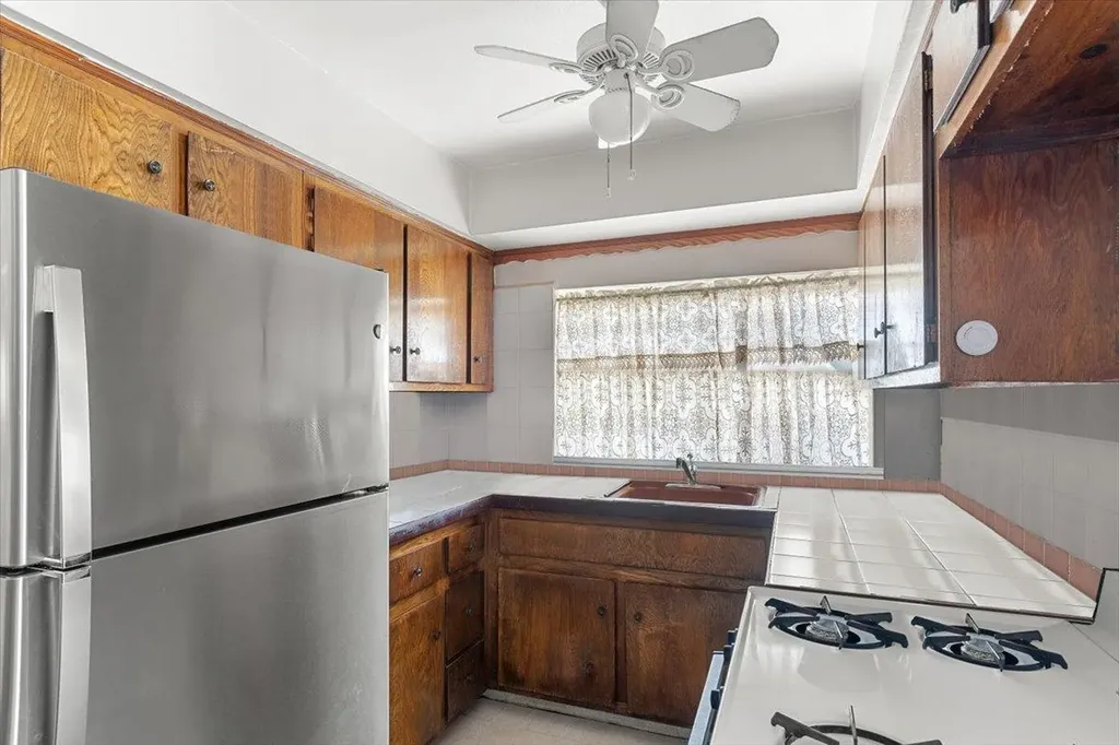 2812 Harding Avenue Bronx NY 10465