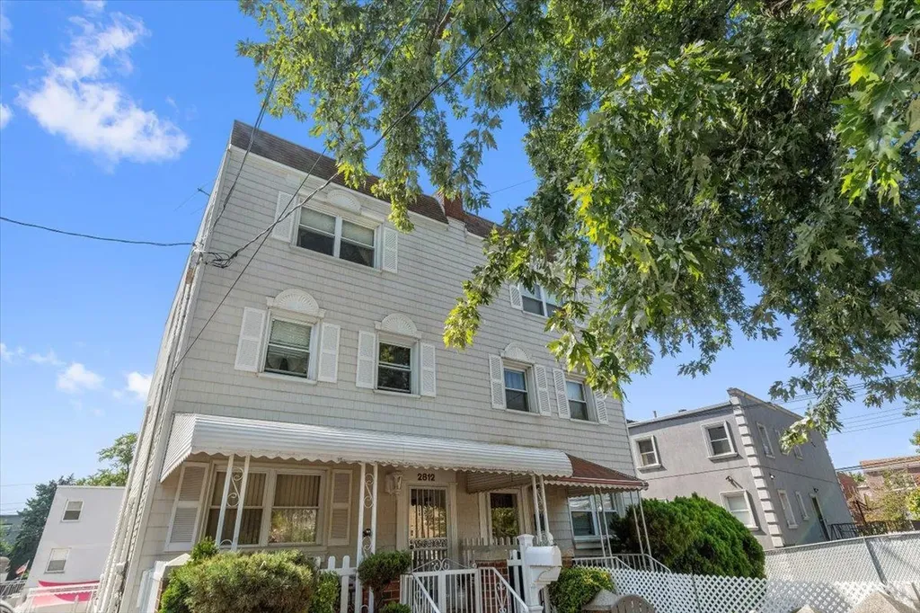 2812 Harding Avenue Bronx NY 10465