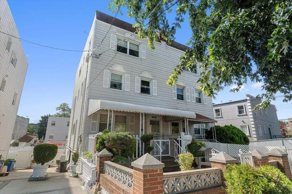 2812 Harding Avenue Bronx NY 10465