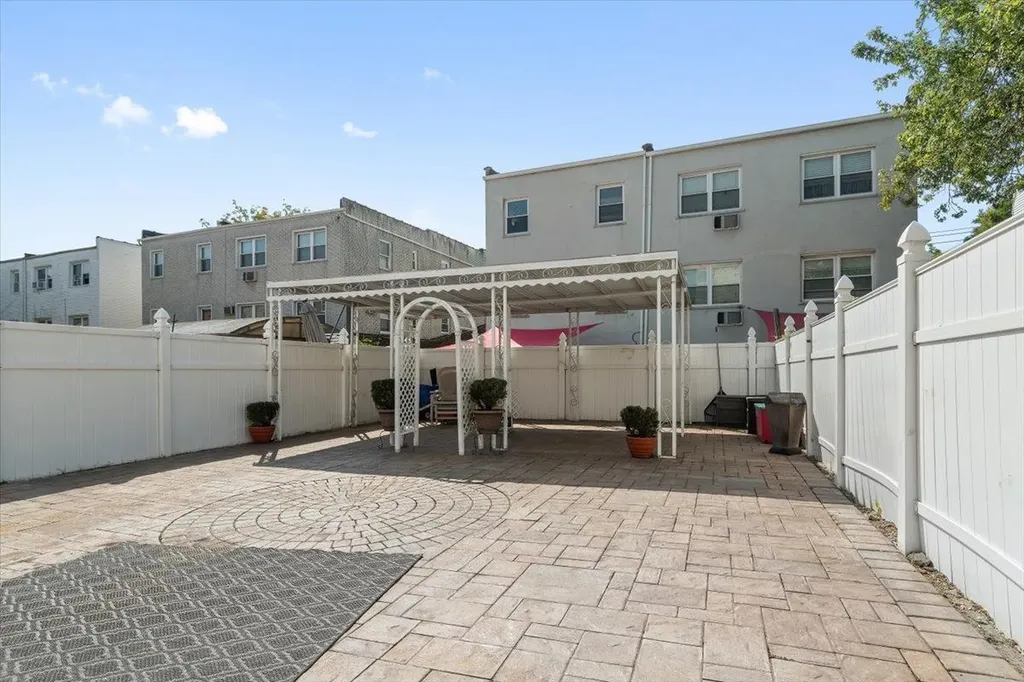 2812 Harding Avenue Bronx NY 10465