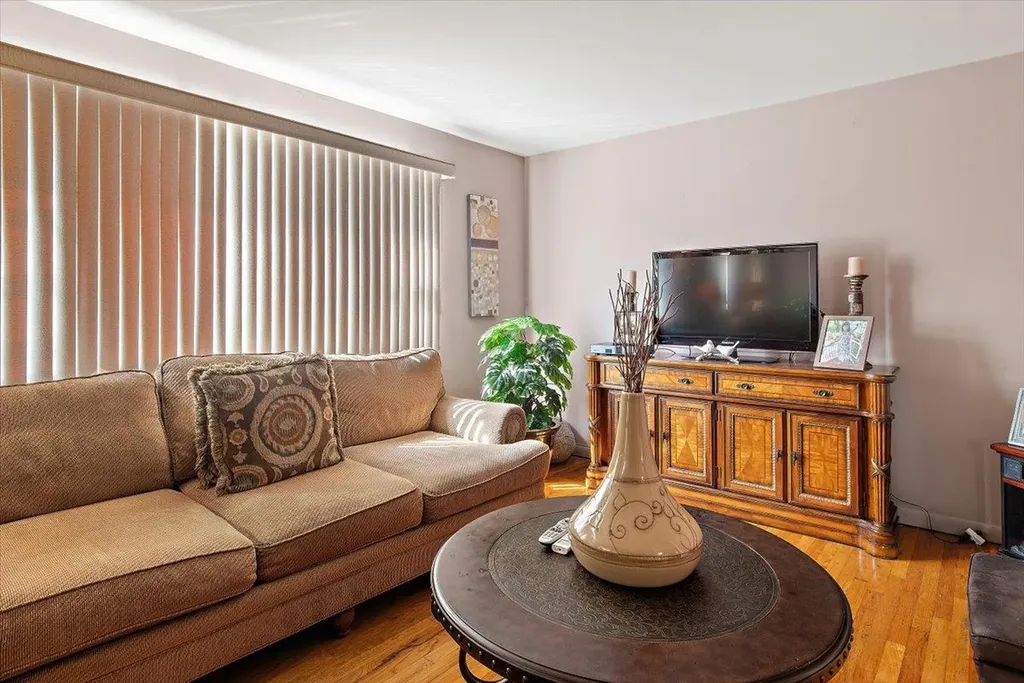 2812 Harding Avenue Bronx NY 10465
