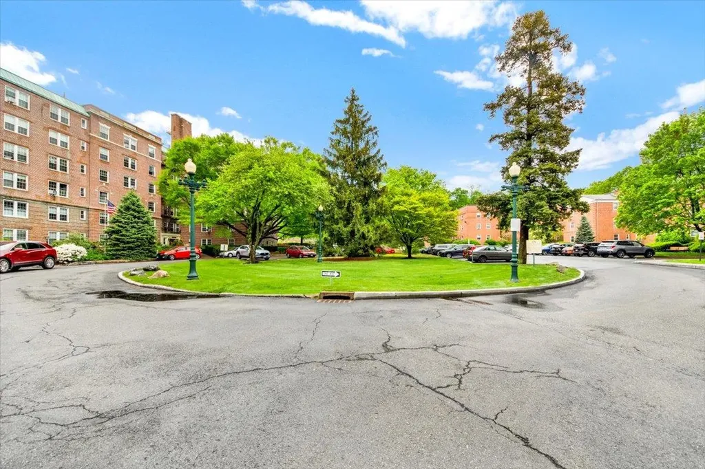 330 S Broadway Tarrytown NY 10591