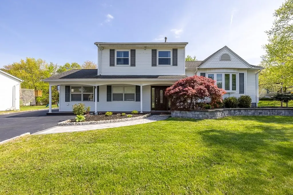 28 Strawberry Place Pearl River NY 10965
