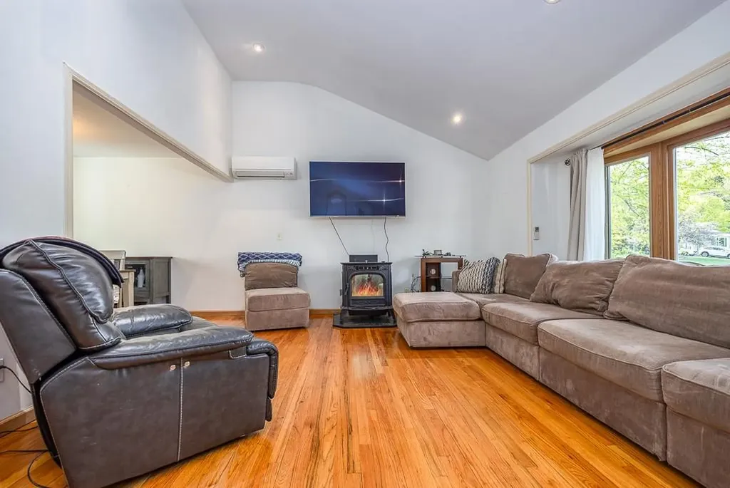 28 Strawberry Place Pearl River NY 10965