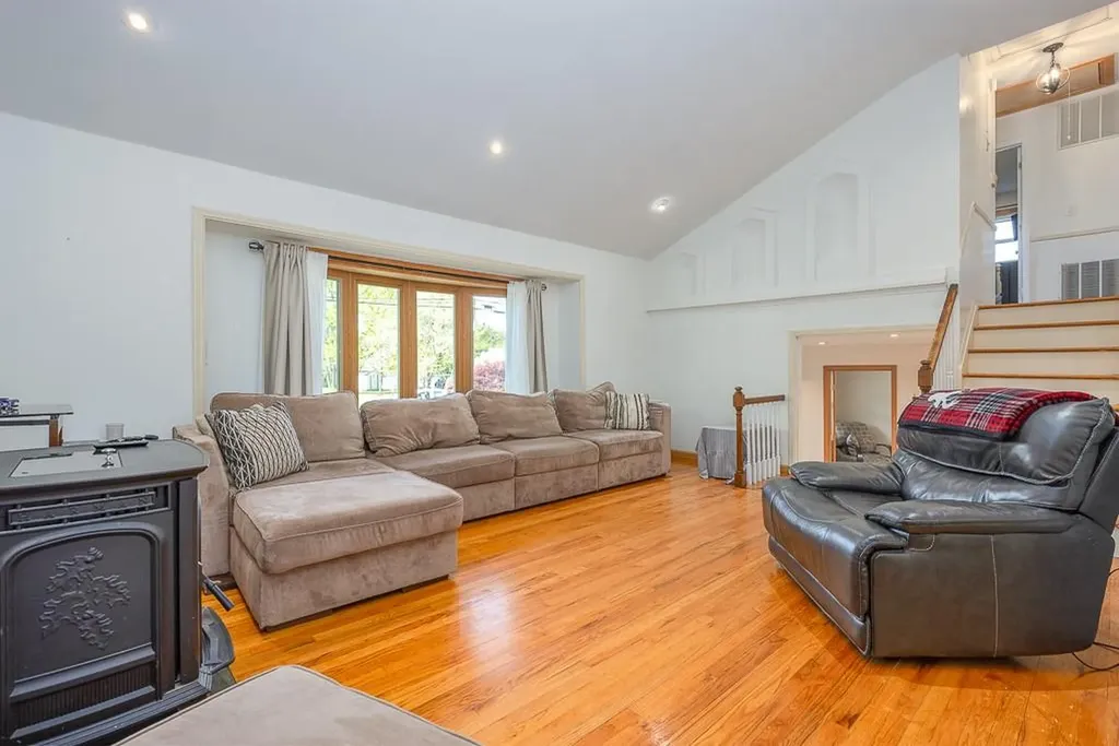 28 Strawberry Place Pearl River NY 10965