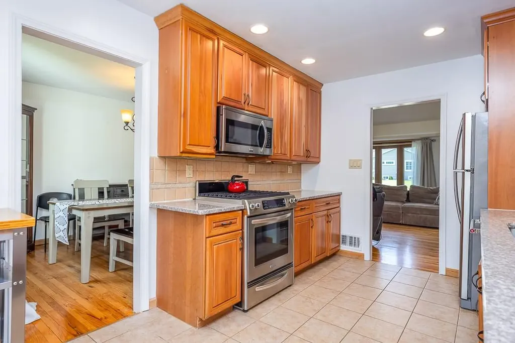 28 Strawberry Place Pearl River NY 10965