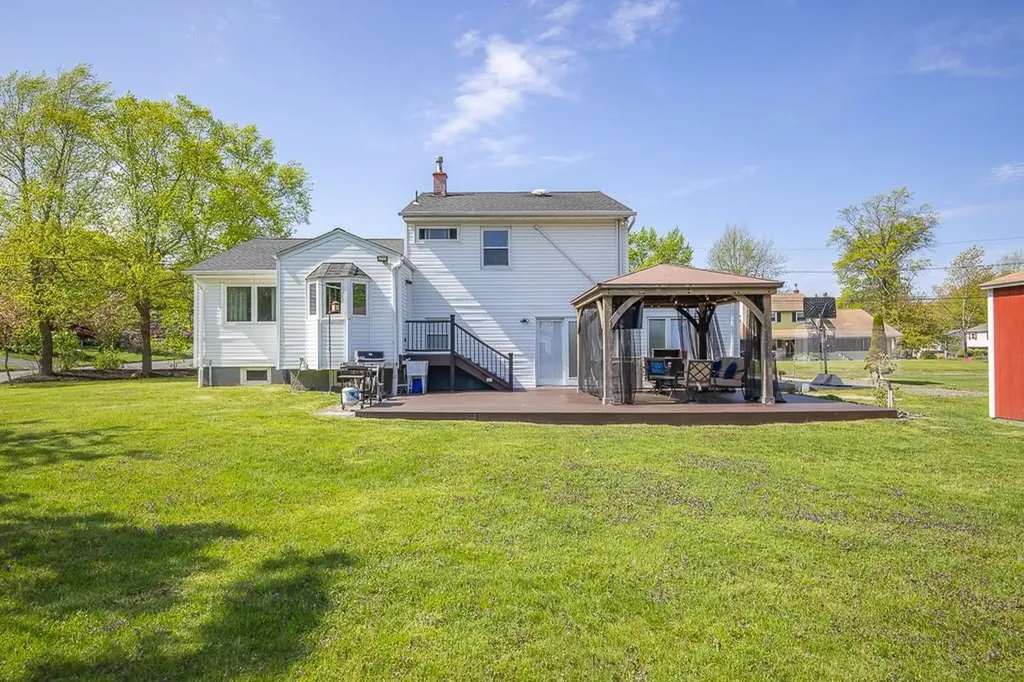 28 Strawberry Place Pearl River NY 10965