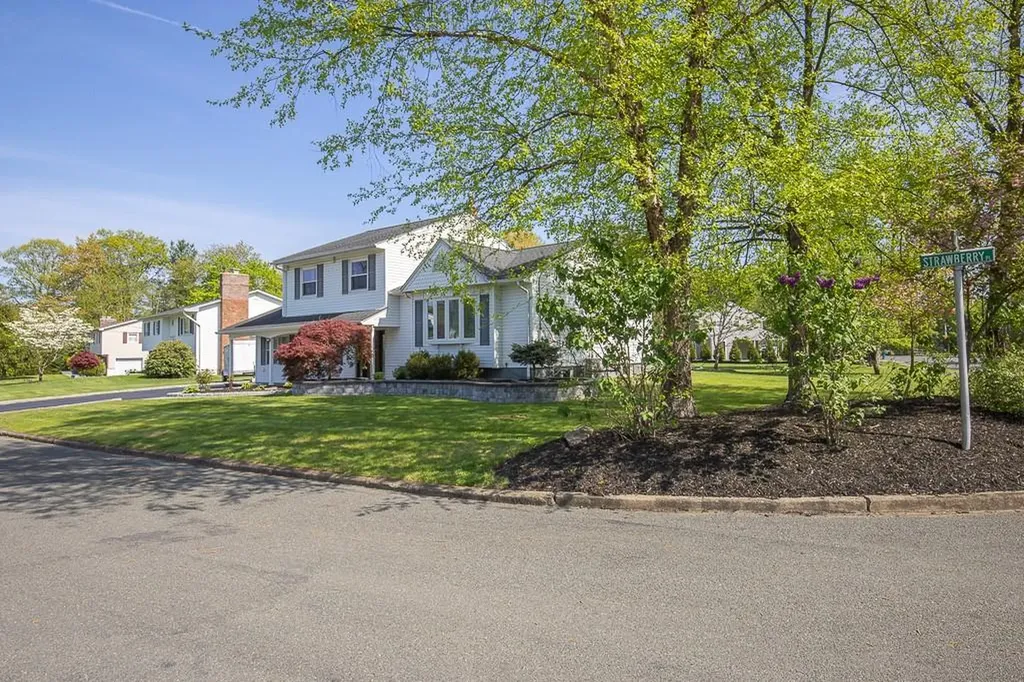 28 Strawberry Place Pearl River NY 10965