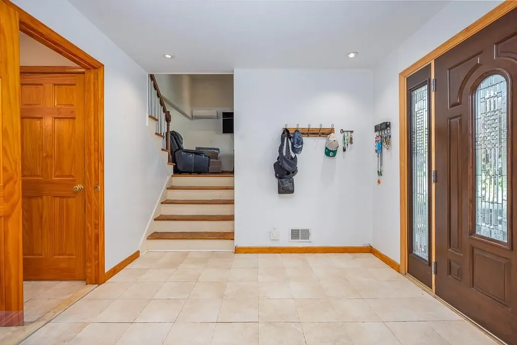 28 Strawberry Place Pearl River NY 10965