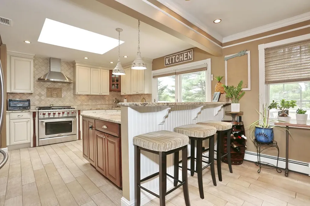 78 S Lilburn Drive Garnerville NY 10923