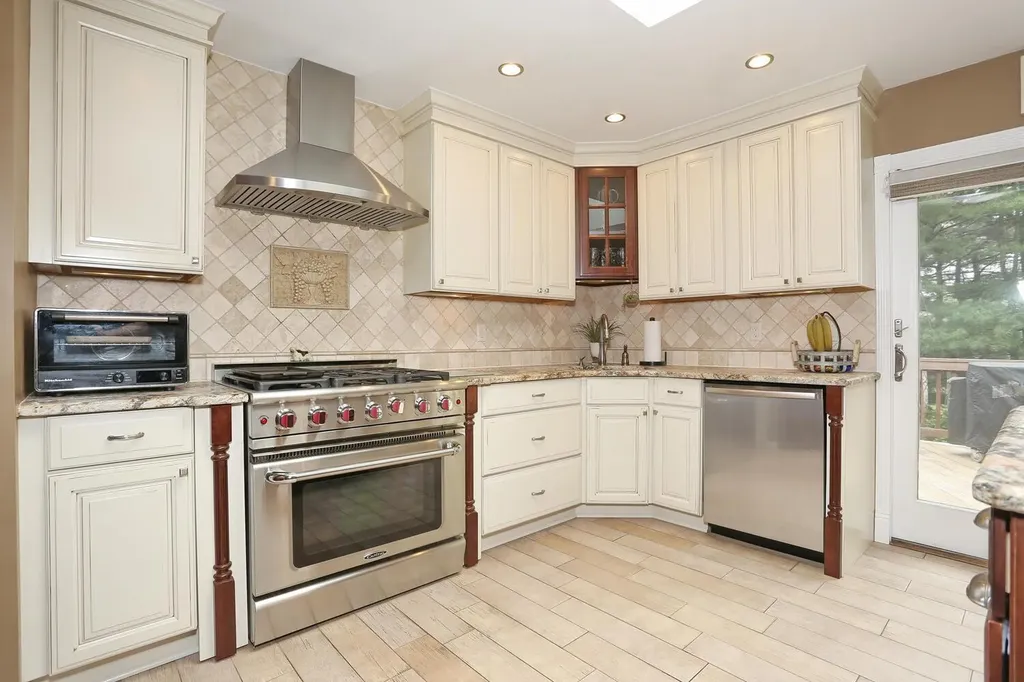 78 S Lilburn Drive Garnerville NY 10923