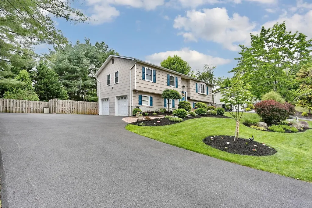 78 S Lilburn Drive Garnerville NY 10923