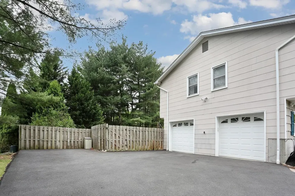 78 S Lilburn Drive Garnerville NY 10923