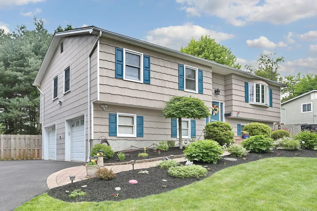 78 S Lilburn Drive Garnerville NY 10923