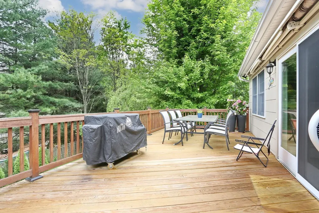 78 S Lilburn Drive Garnerville NY 10923