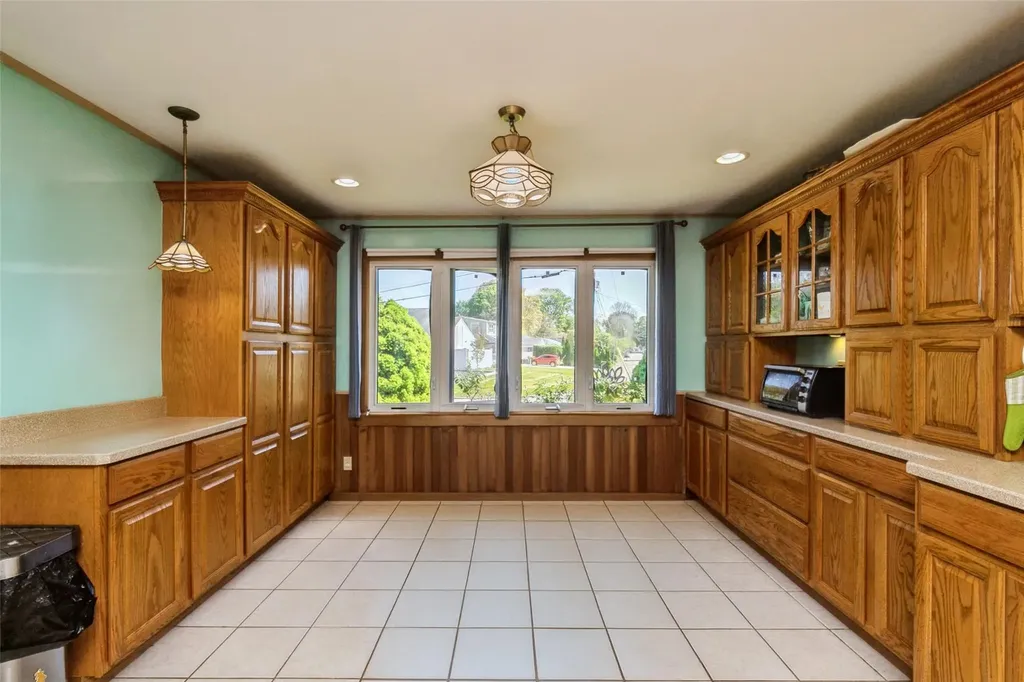24 Larry Road Selden NY 11784