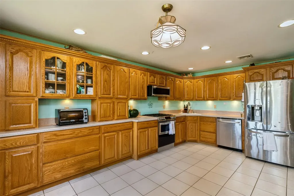 24 Larry Road Selden NY 11784