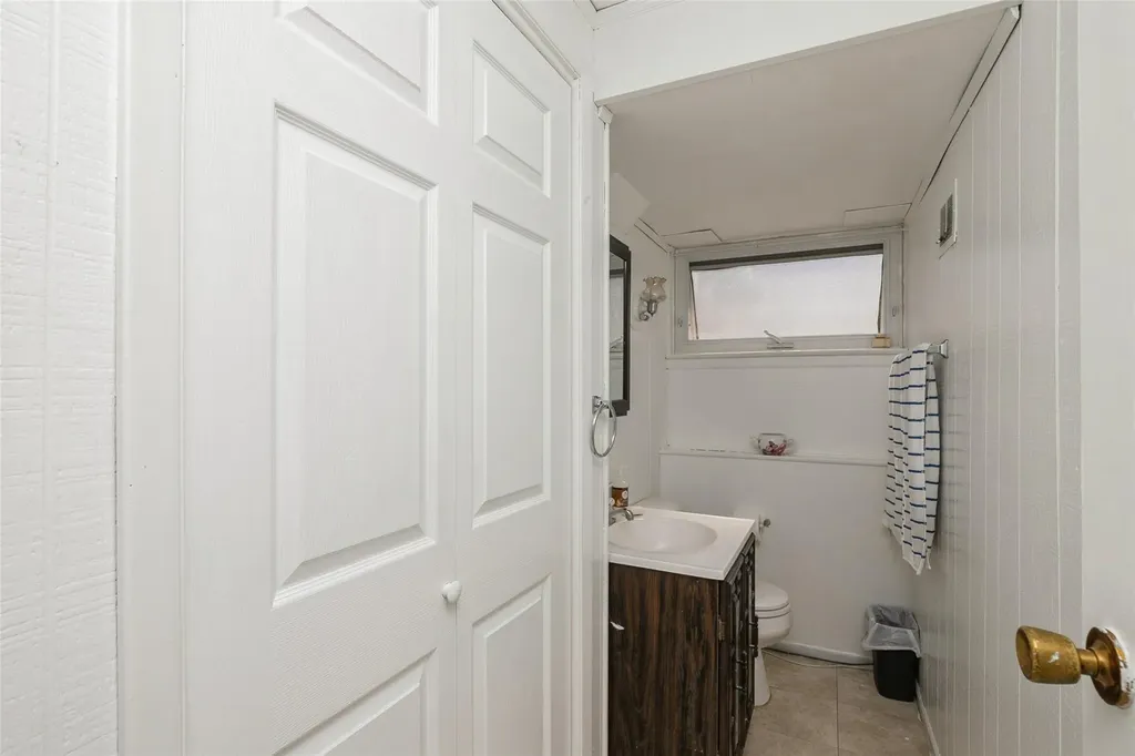 24 Larry Road Selden NY 11784