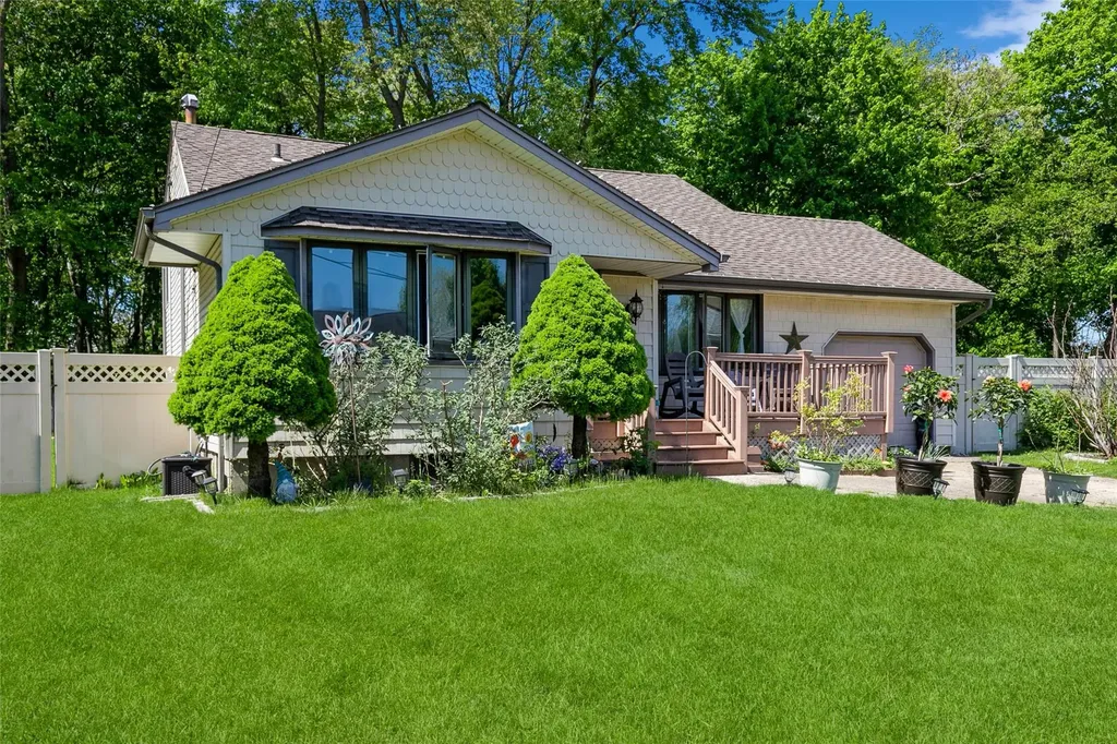 24 Larry Road Selden NY 11784