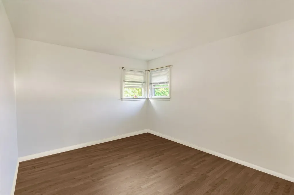 24 Larry Road Selden NY 11784