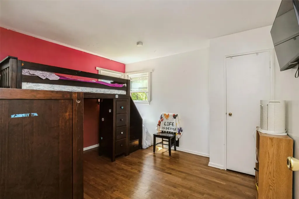 24 Larry Road Selden NY 11784