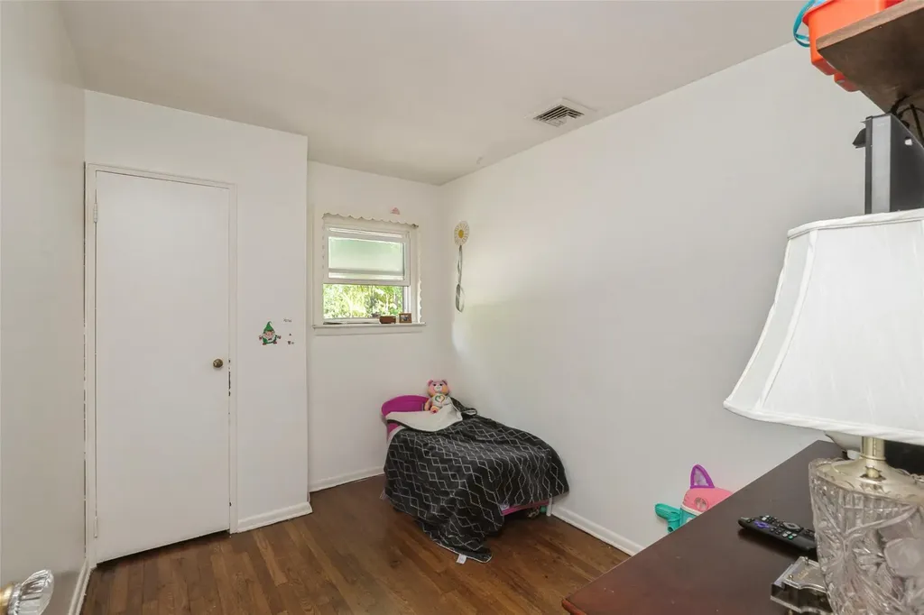 24 Larry Road Selden NY 11784