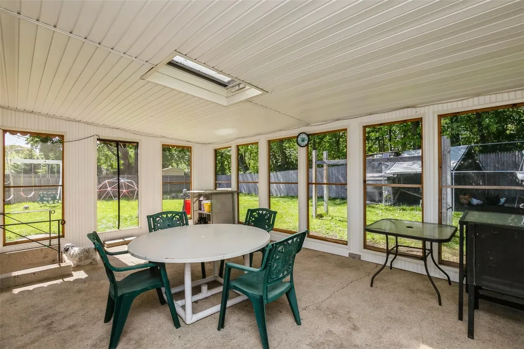 24 Larry Road Selden NY 11784