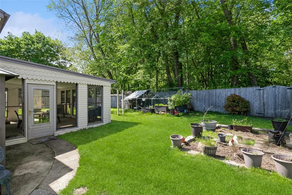 24 Larry Road Selden NY 11784