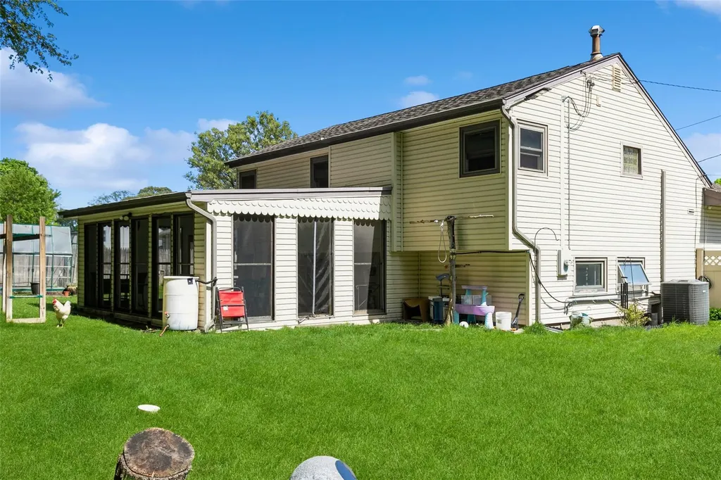 24 Larry Road Selden NY 11784
