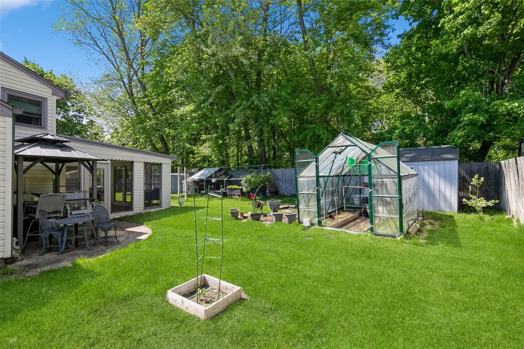 24 Larry Road Selden NY 11784