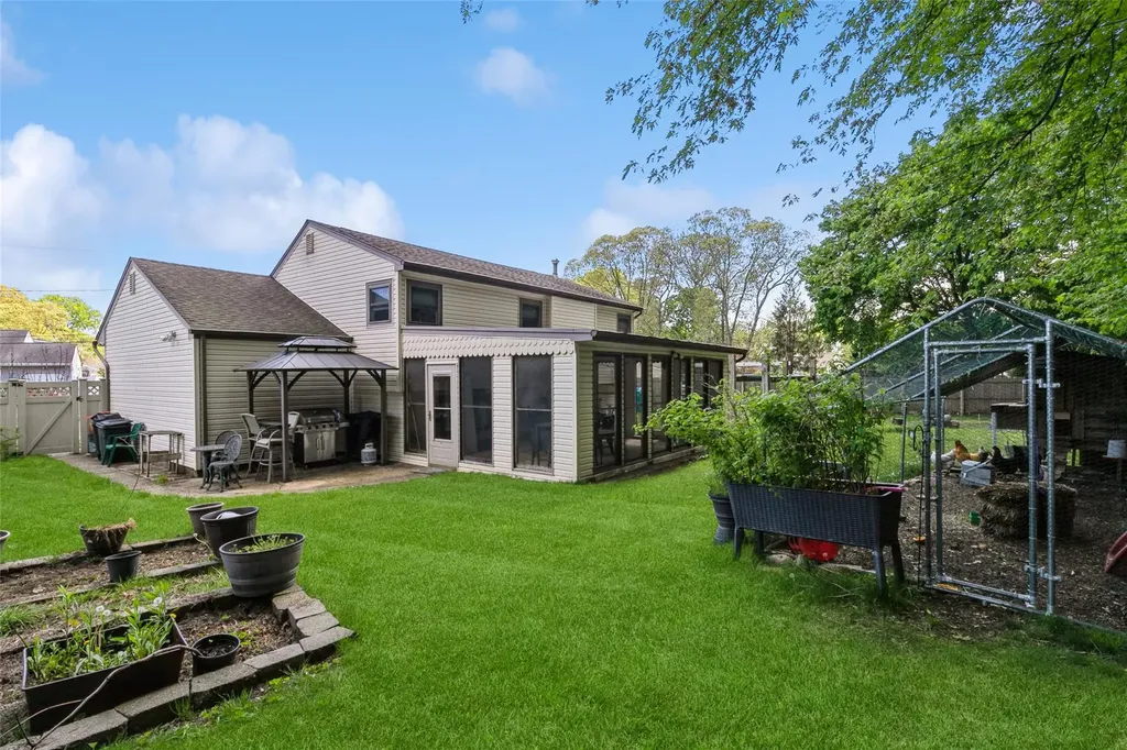 24 Larry Road Selden NY 11784