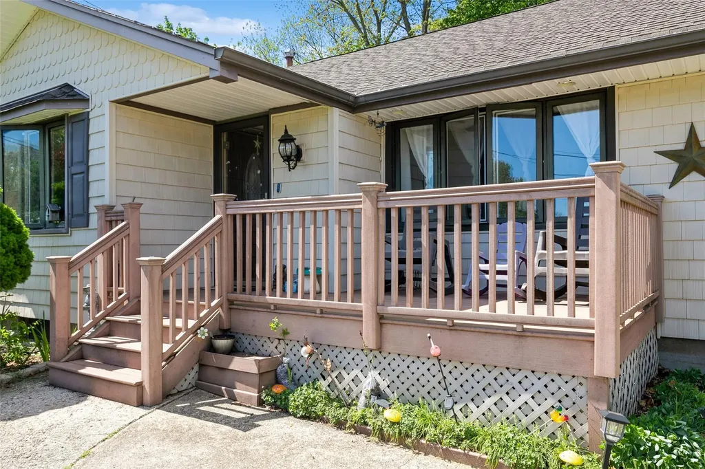 24 Larry Road Selden NY 11784
