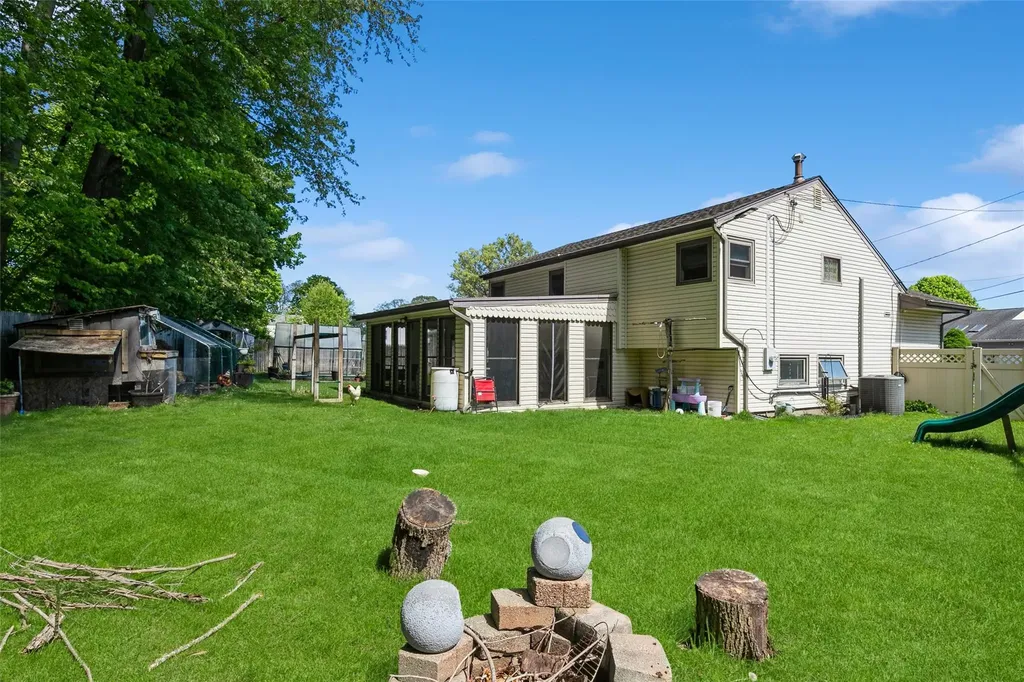 24 Larry Road Selden NY 11784