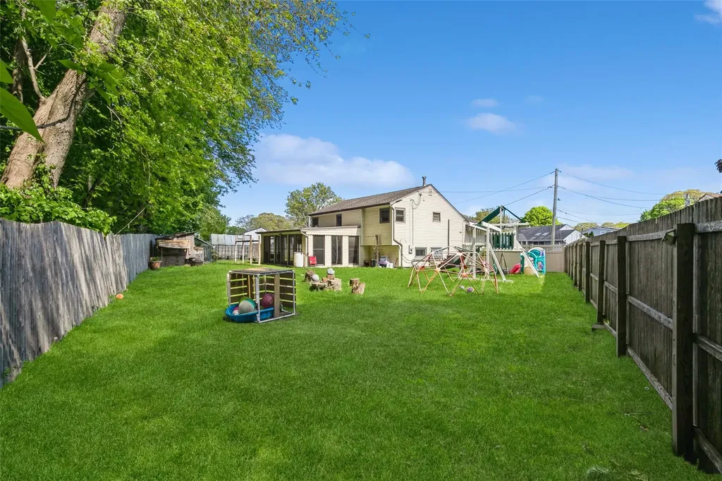 24 Larry Road Selden NY 11784