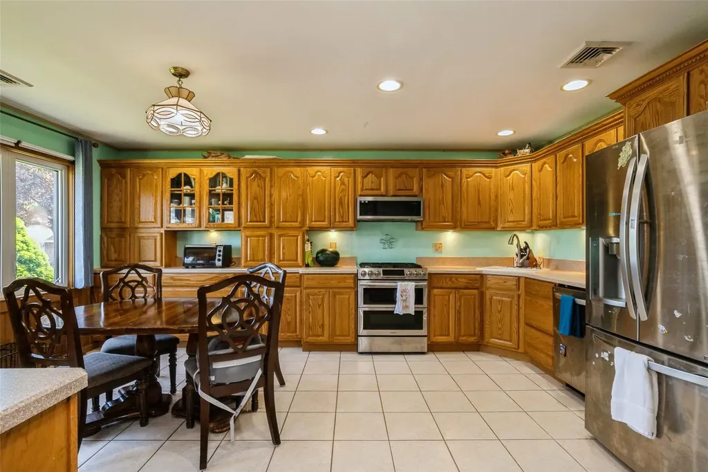 24 Larry Road Selden NY 11784