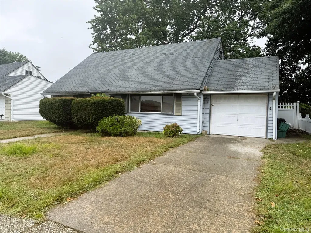 3157 Brixton Lane Levittown NY 11756